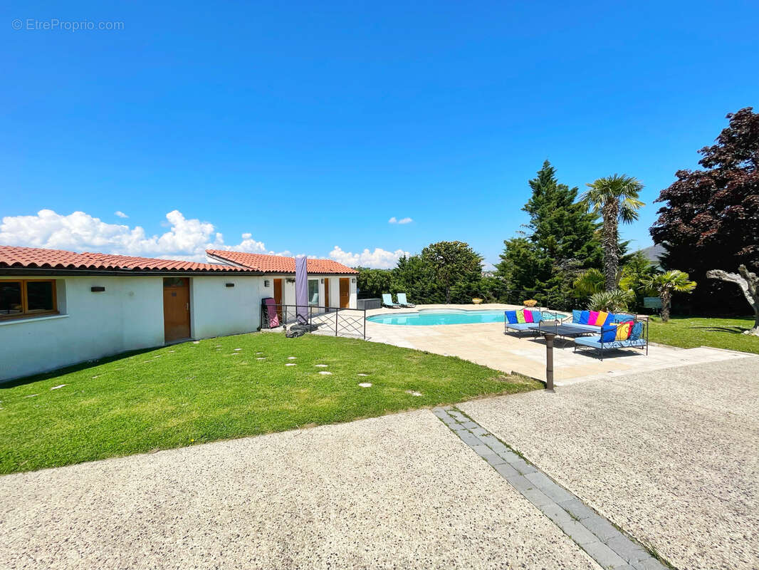 Maison à SAINT-GENIS-LAVAL