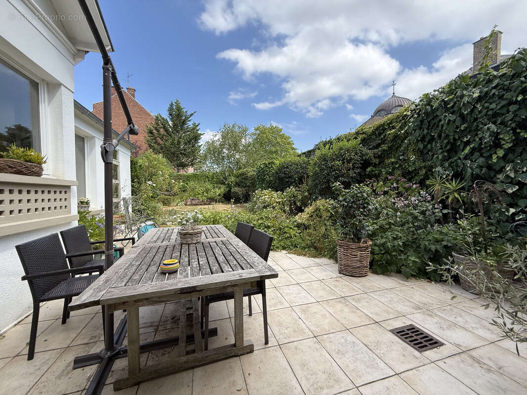 Exclusivite amiens bas henriville elegante maison bourgeoise 306 m2 - porte cochere et jardin - photo 10