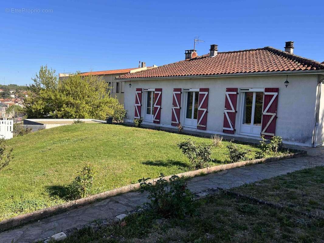Maison à CONFOLENS
