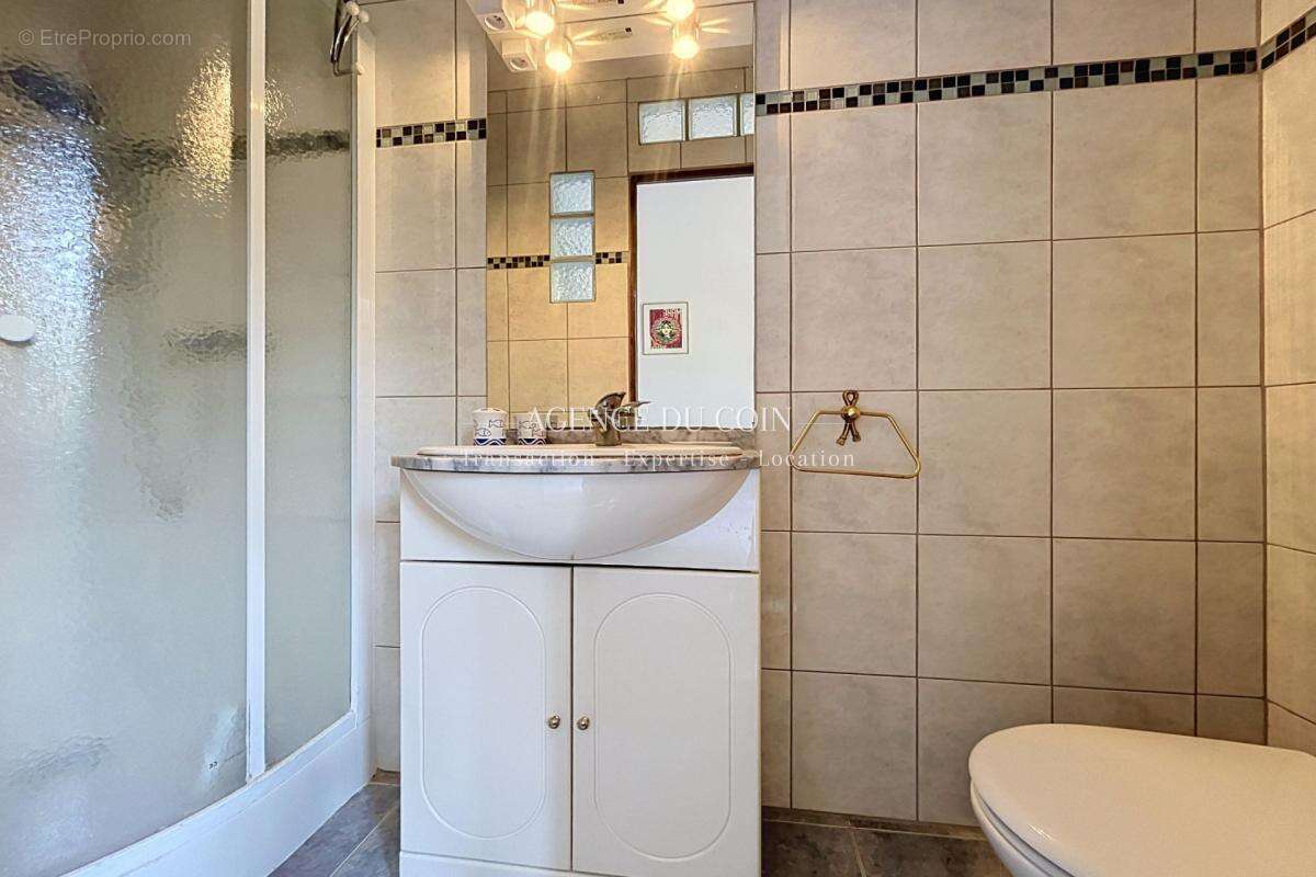 Venez découvrir cette splendide maison individuelle située d - photo 10