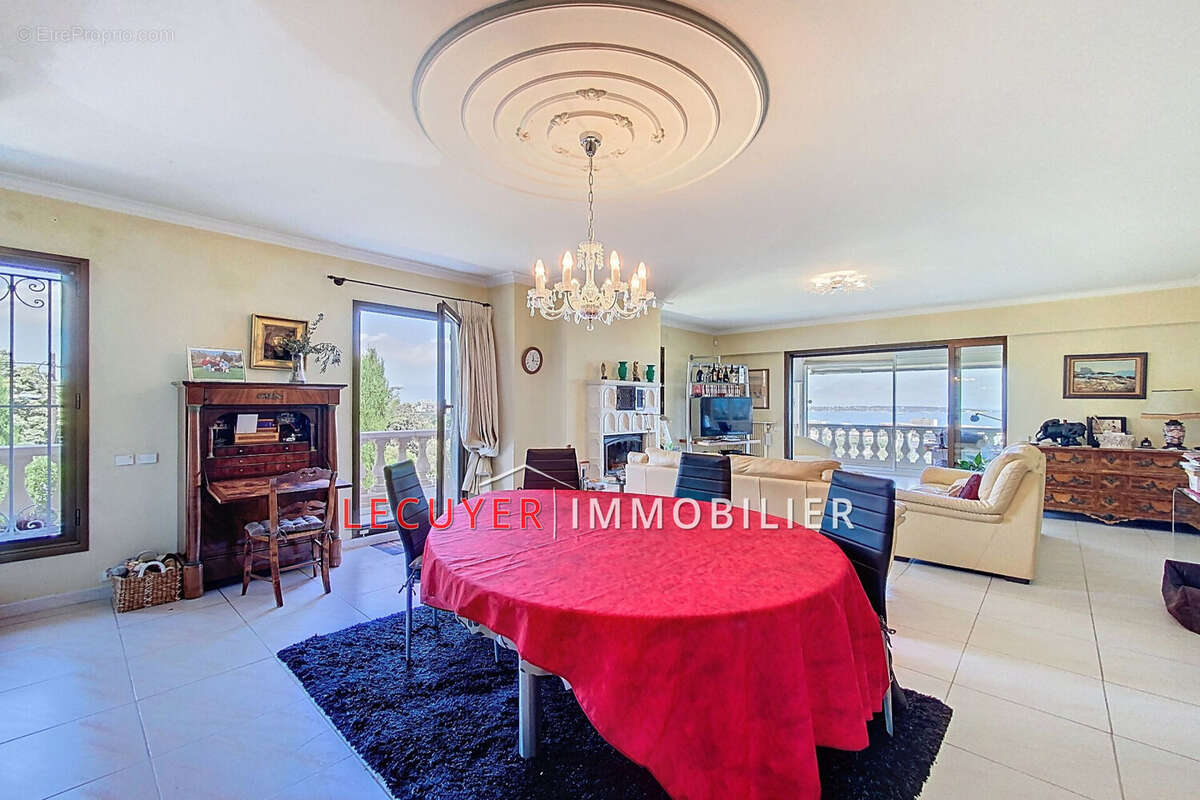 Appartement à VALLAURIS