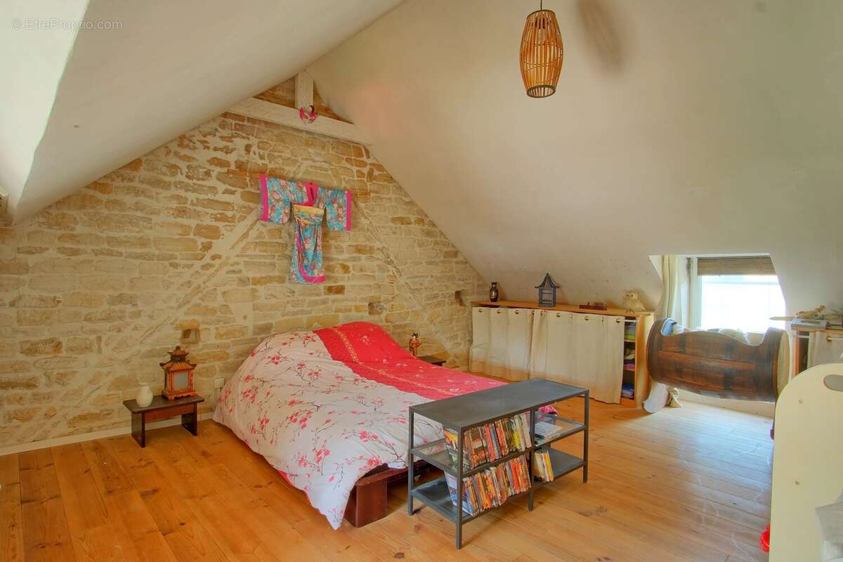 REVIERS - Maison en pierre 130m² avec 4 chambres & jardin - photo 10