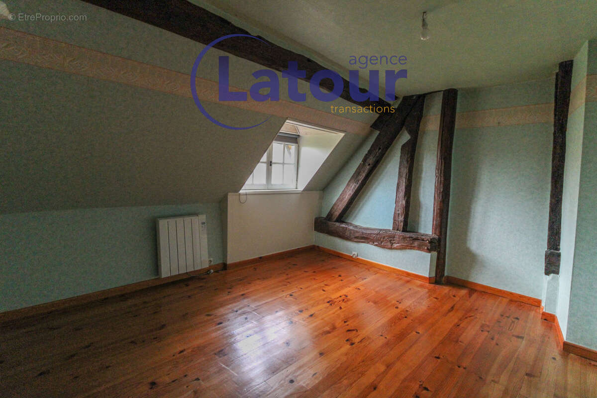 Maison à TREMBLAY-LES-VILLAGES