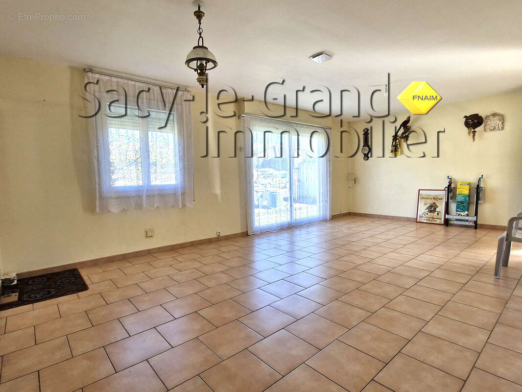 Maison à VERNEUIL-EN-HALATTE