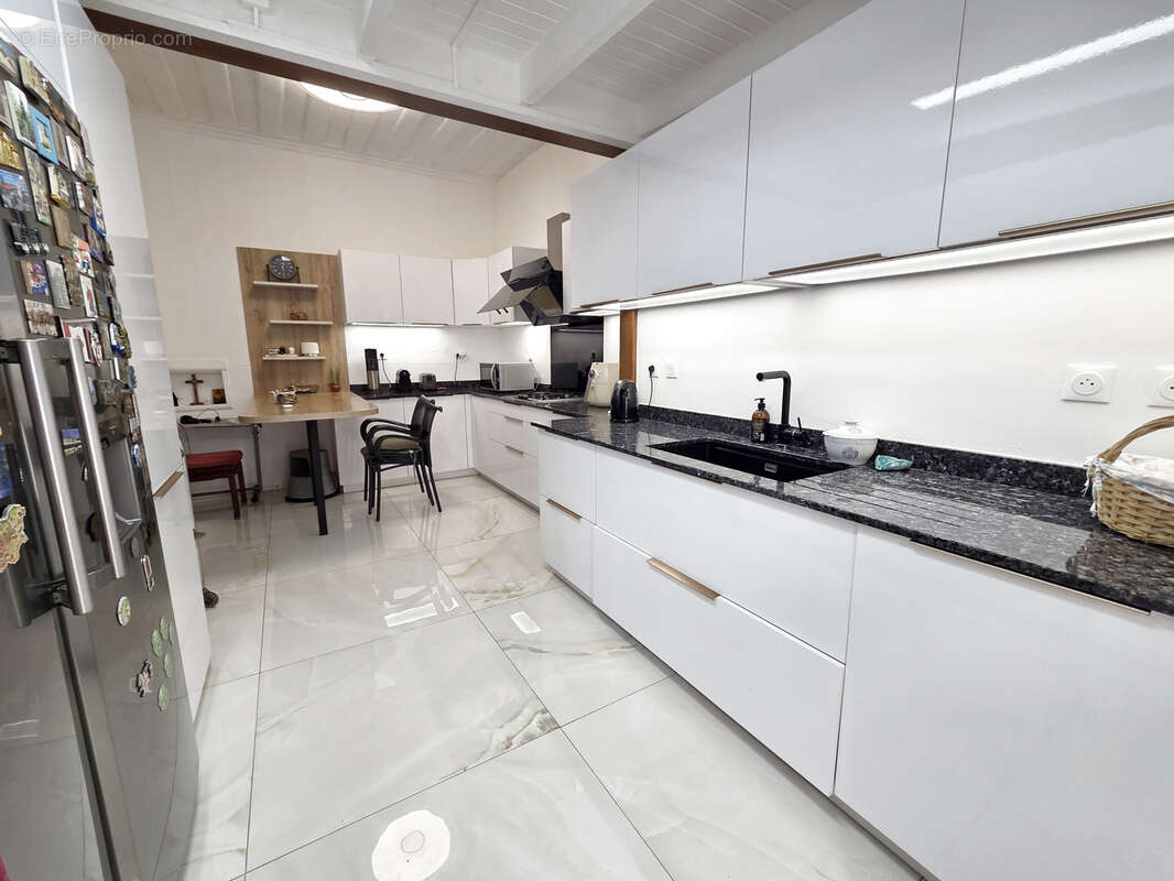 A vendre à La Montagne, villa créole F4-5 + bungalow - photo 8