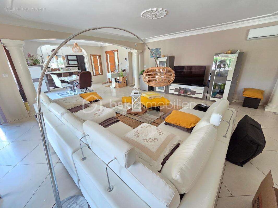Magnifique Propriété de charme de 204m² à Chaulgnes avec Piscine et dépendances - photo 3