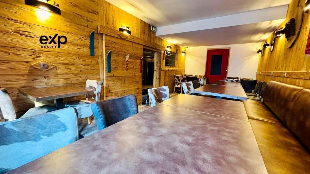 Commerce à LES ALLUES