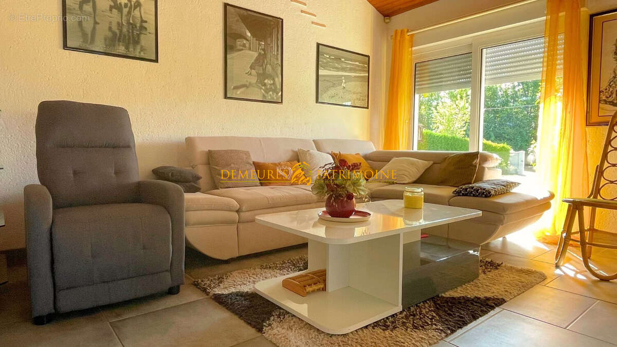 Maison à SAINT-HILAIRE-DE-LUSIGNAN