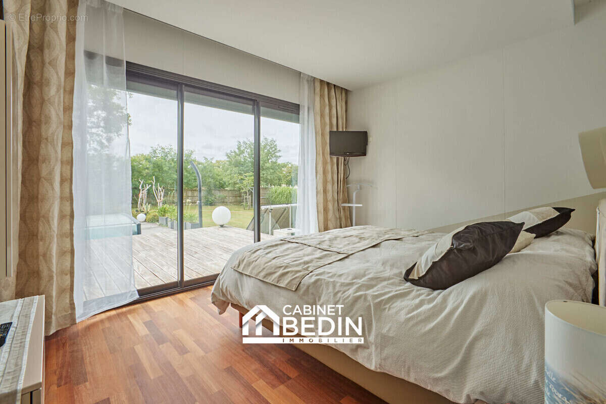 Maison 250 m² à Langon  - photo 6