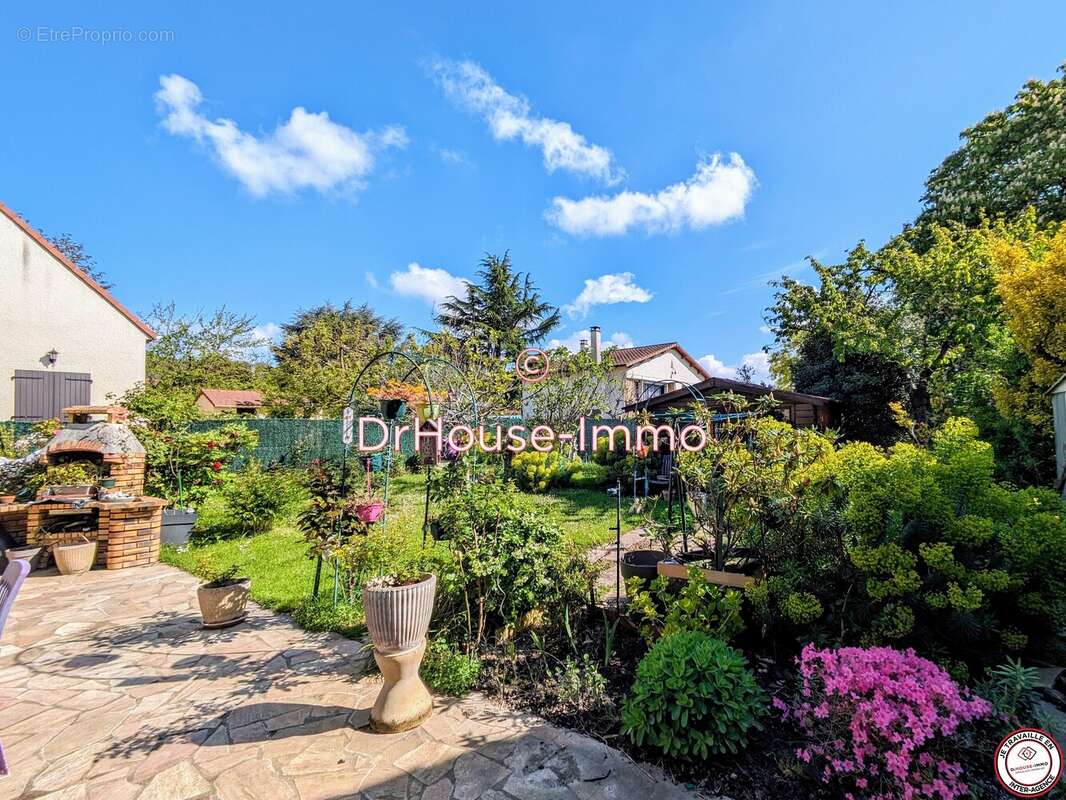 Maison à CHANTELOUP-LES-VIGNES