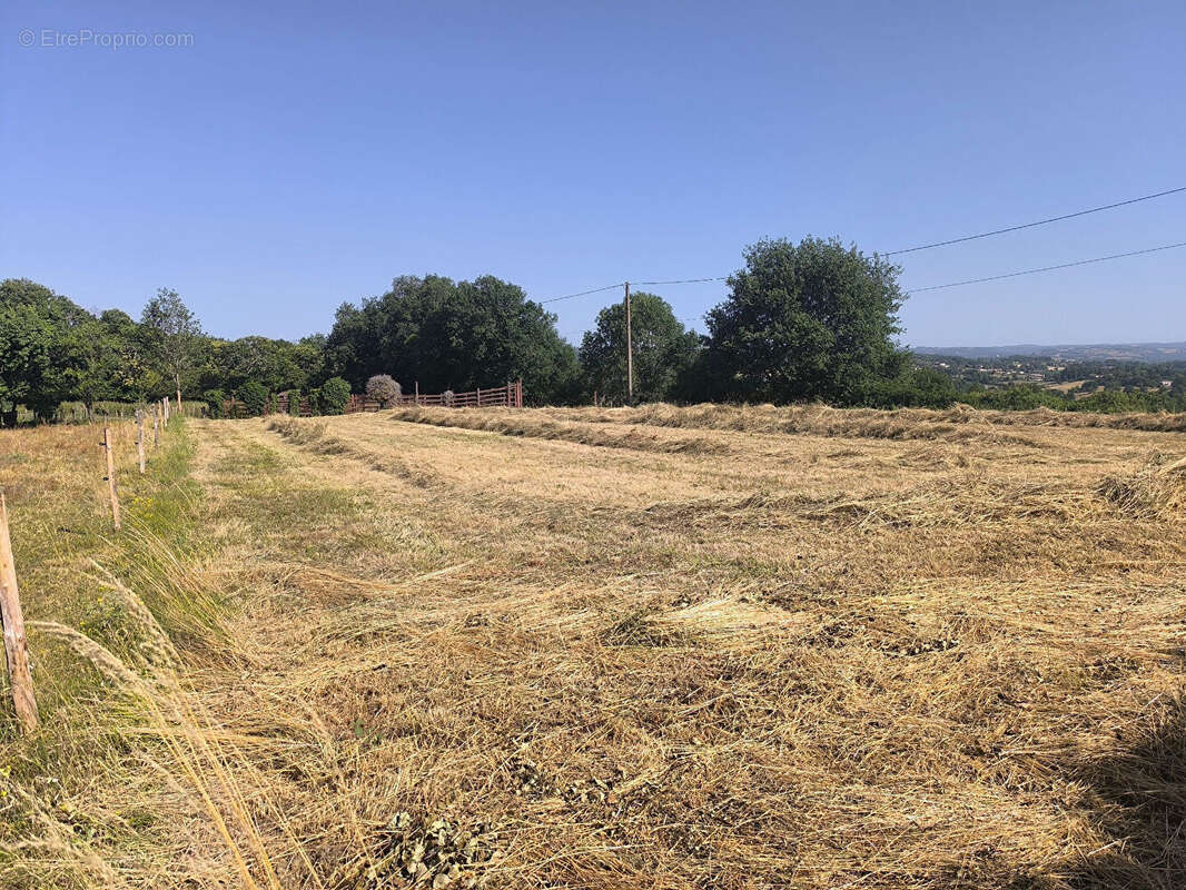 Terrain à LENTILLAC-SAINT-BLAISE