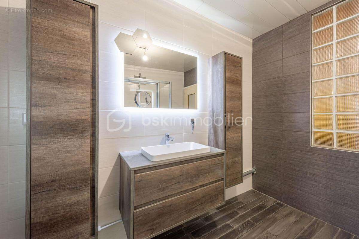 Appartement à LA ROCHE-SUR-FORON