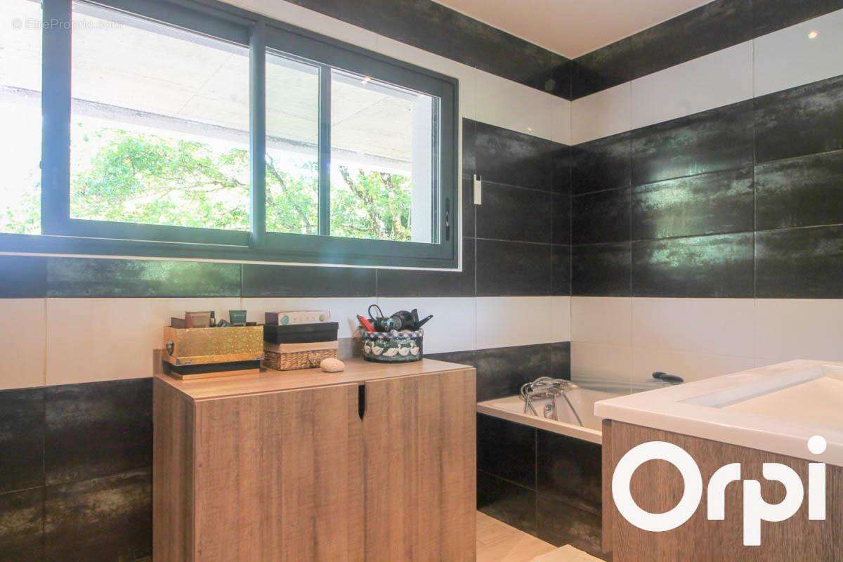 Maison à SAINT-LAURENT-DE-LA-PREE