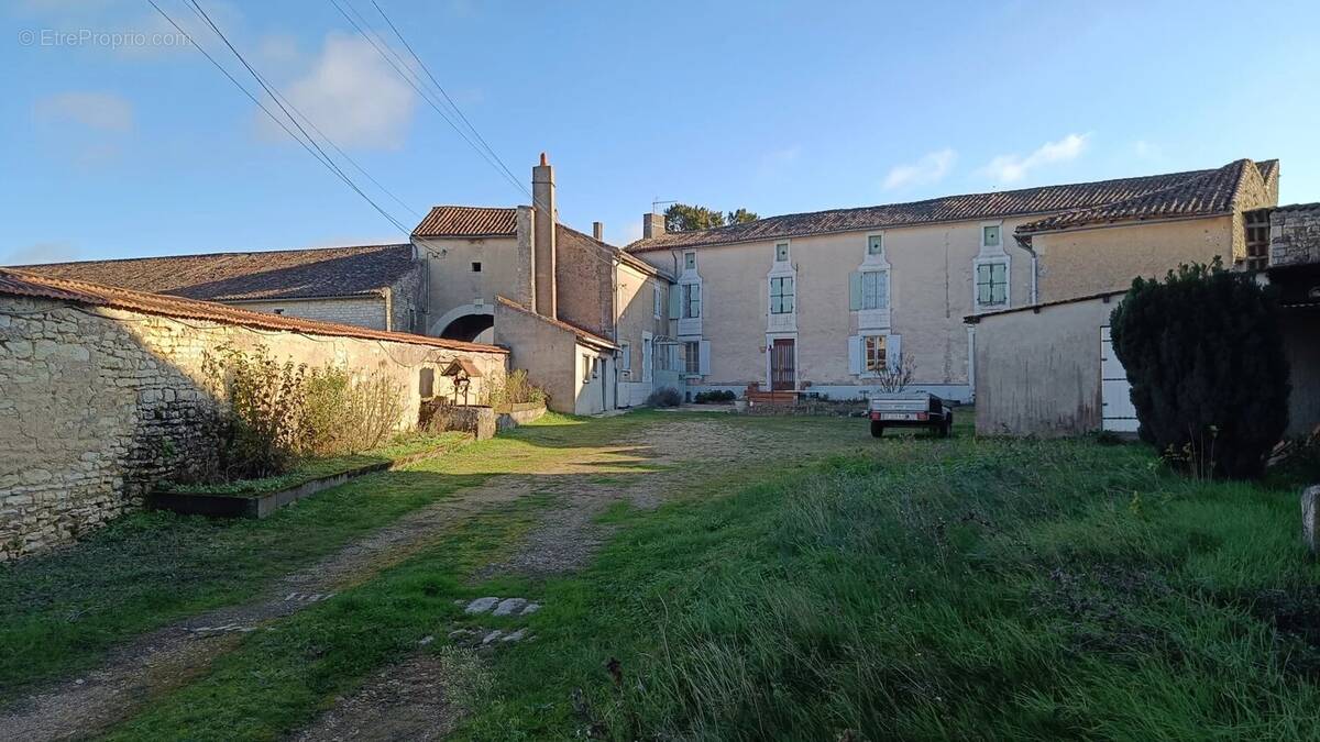 Maison à NEUVILLE-DE-POITOU