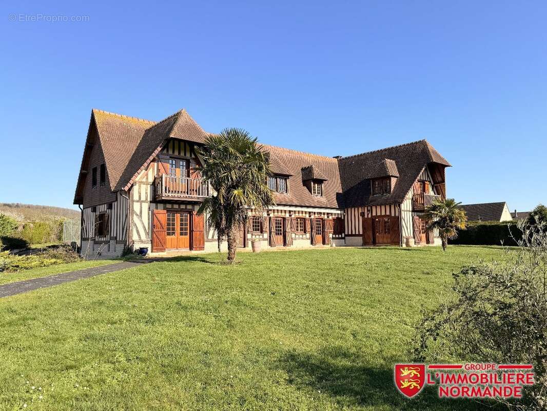 Propriété de caractère de style normand sur plus de 1,4 hectare constructible - photo 2