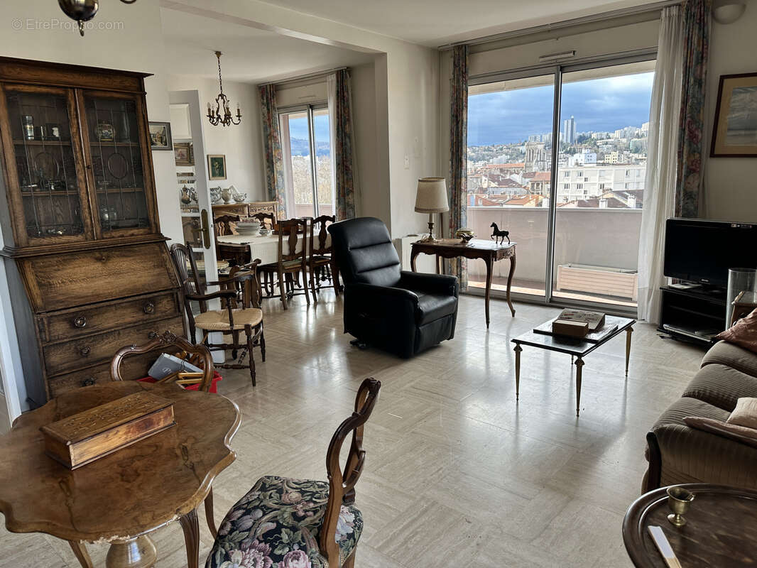 Appartement à SAINT-ETIENNE