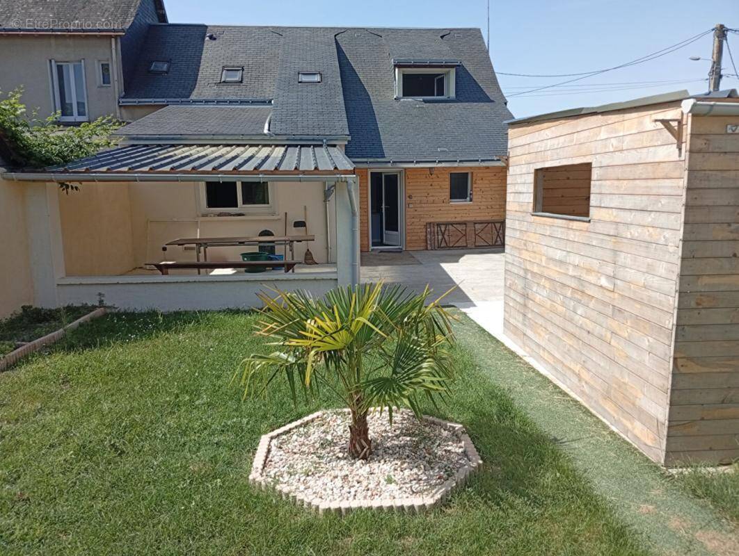 Maison à CROUZILLES