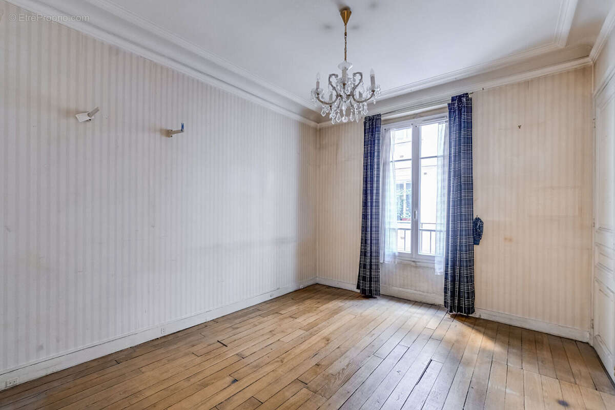 Appartement à PARIS-10E