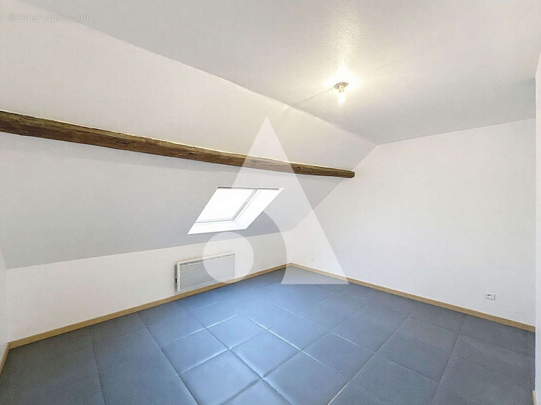 Maison à QUIEVRECHAIN