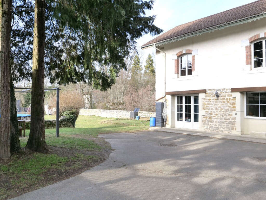 Maison à PONCIN