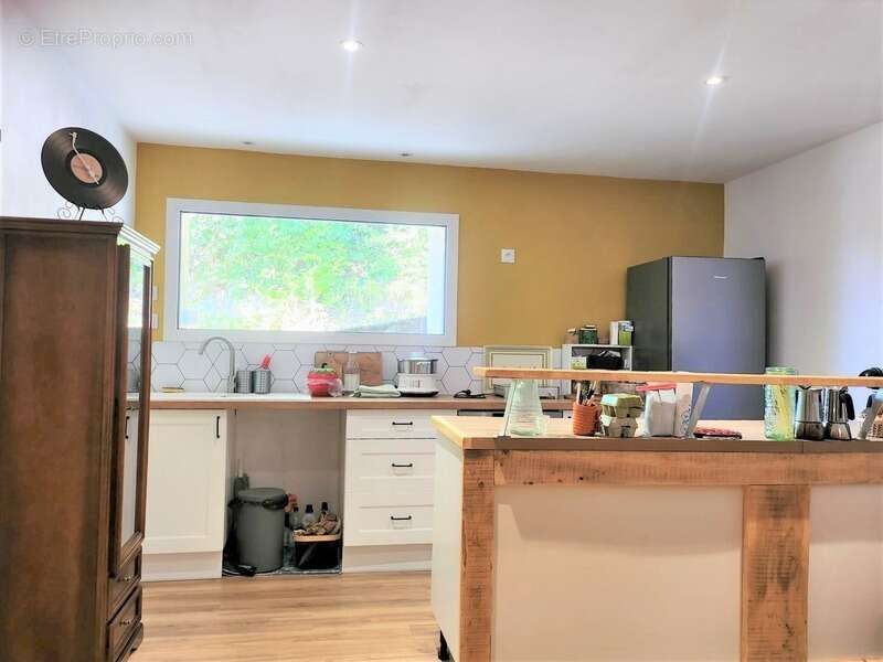 Maison de plain pied à rénover en partie - 3 pièces - avec jardin et dépendances - à MONTAIGU DE QUERCY (82) - photo 6