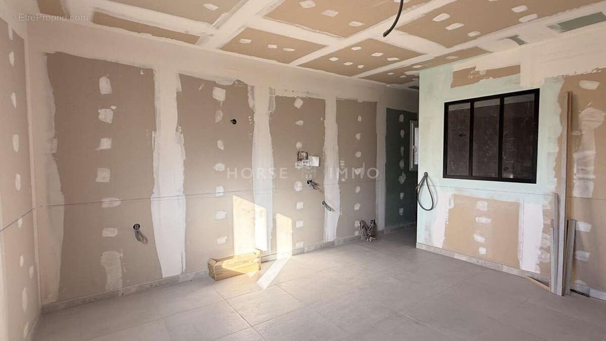 Maison à FONTVIEILLE