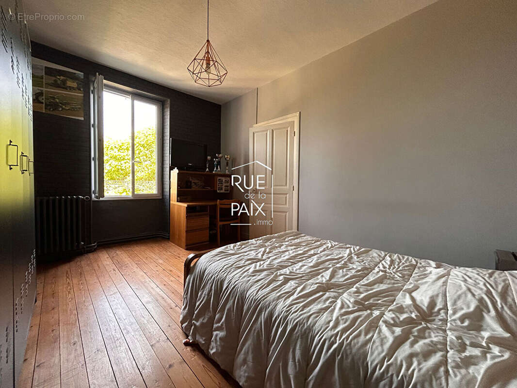 Maison à AZAY-LE-BRULE