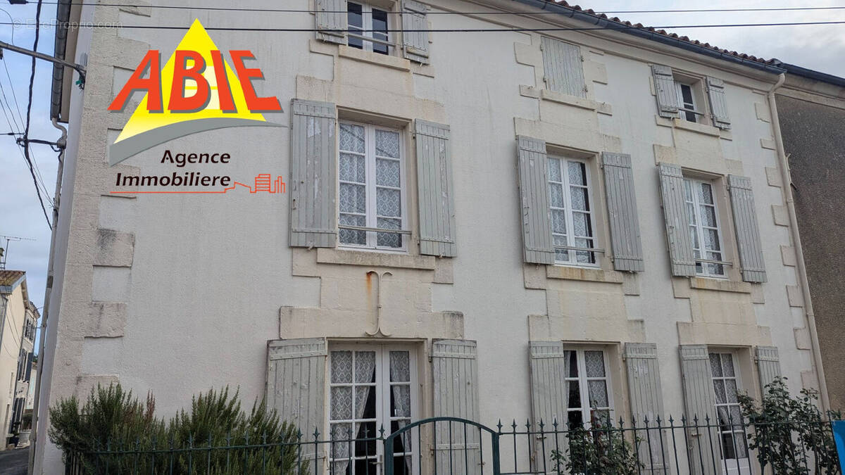 Photo 1 - Maison à SAINT-HILAIRE-LA-PALUD