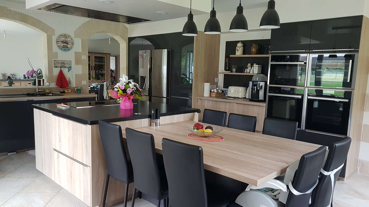 Maison à SAINT-CHRISTOLY-DE-BLAYE