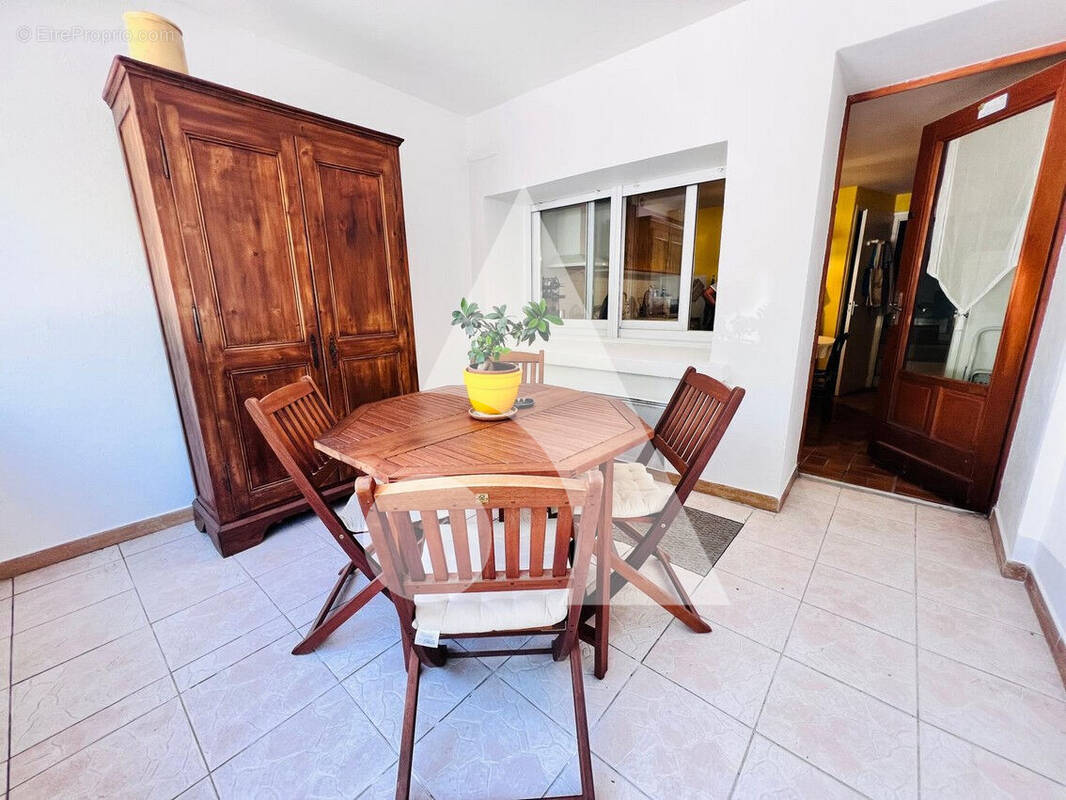 Appartement à NEYRON