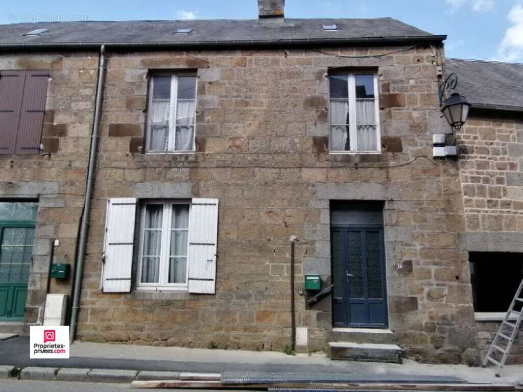 CARROUGES (61320) Maison de bourg, 4 pièces, 3 chambres , 75 m2 environ PRIX 44 500  honoraires 11,25% inclus à la charge de l'a - photo 2