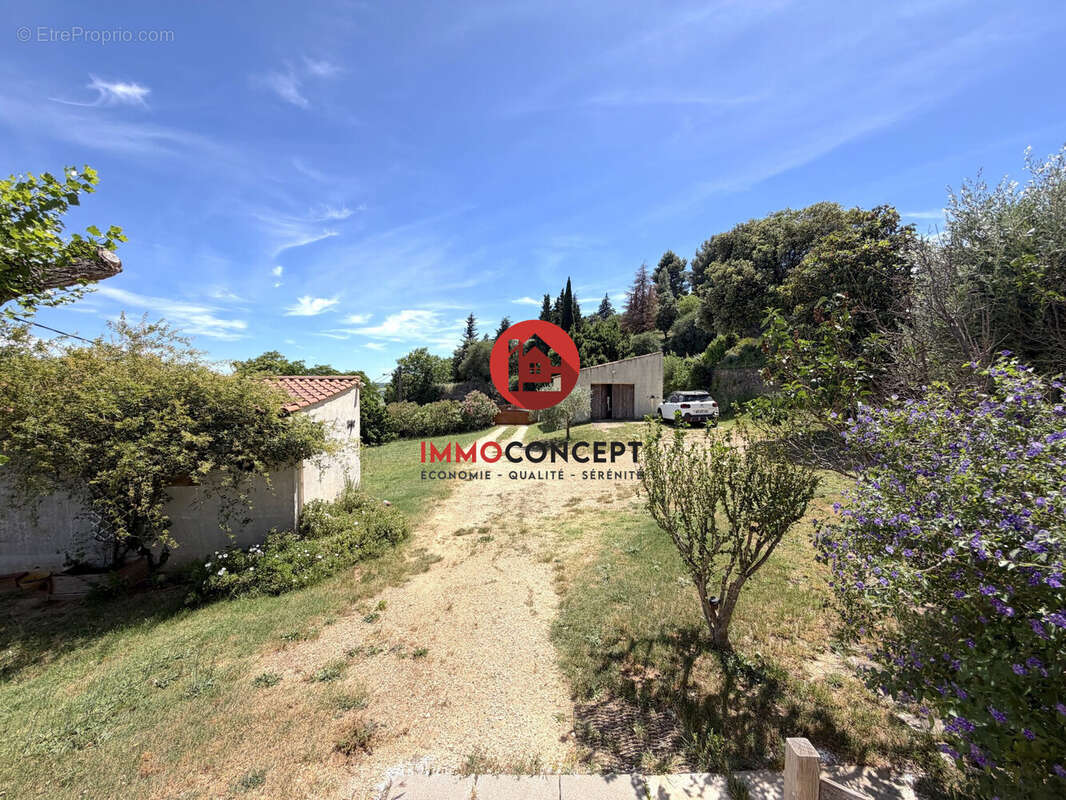 Maison à LAUDUN-L'ARDOISE