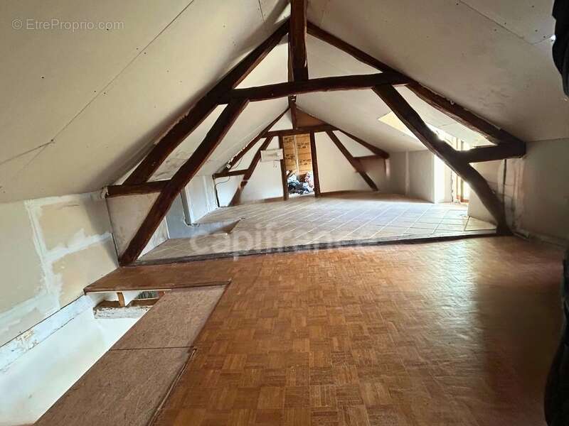 Maison à VILLENEUVE-SUR-YONNE