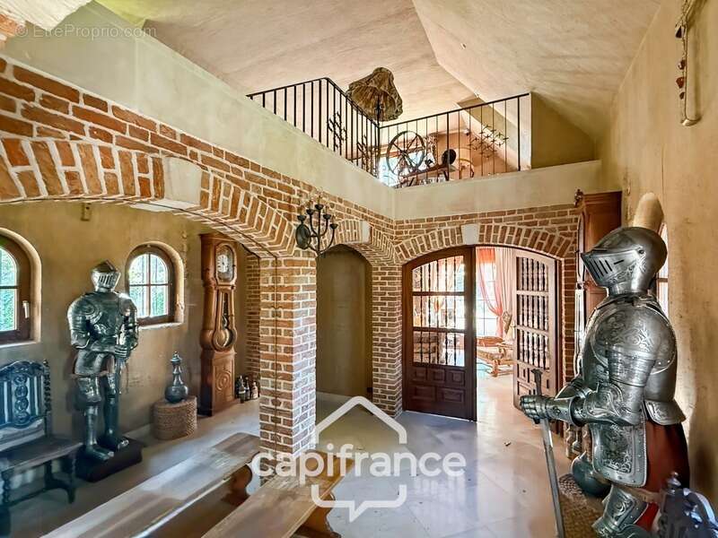 Maison de caractère style manoir – 258 m² – Parc arboré – Allée privative – Fort potentiel - photo 5