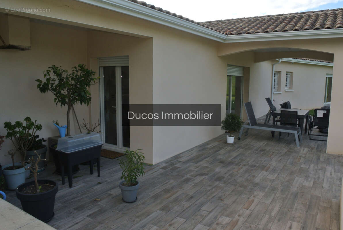 Maison à ARMILLAC