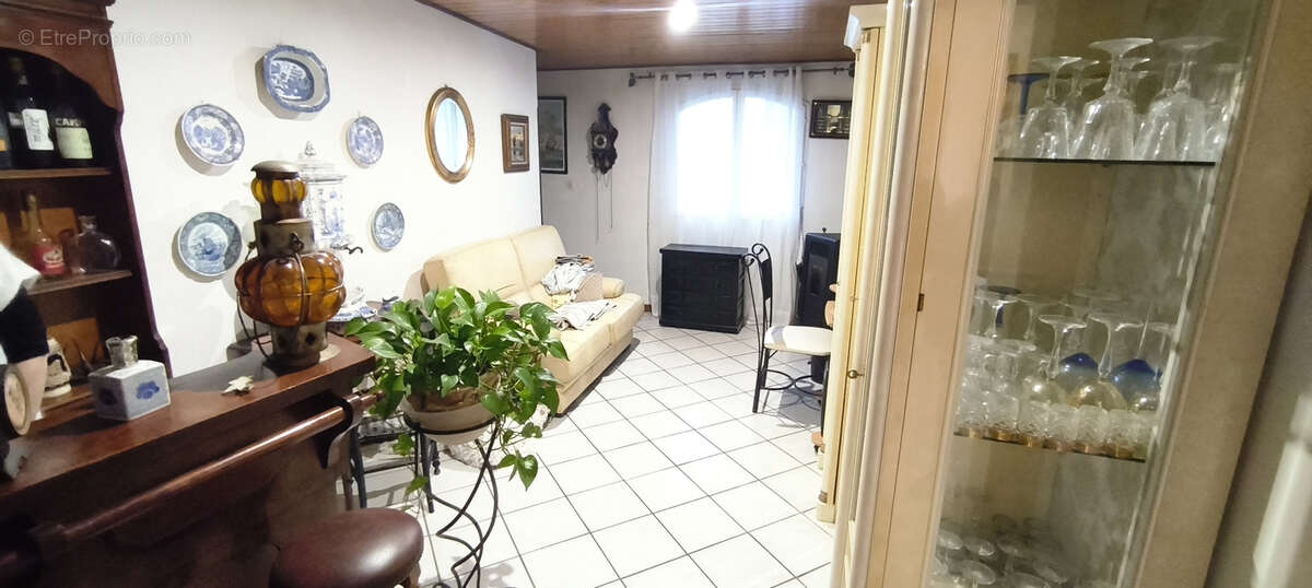 Ensemble immobilier avec fort potentiel. Décote - 53 % - photo 6