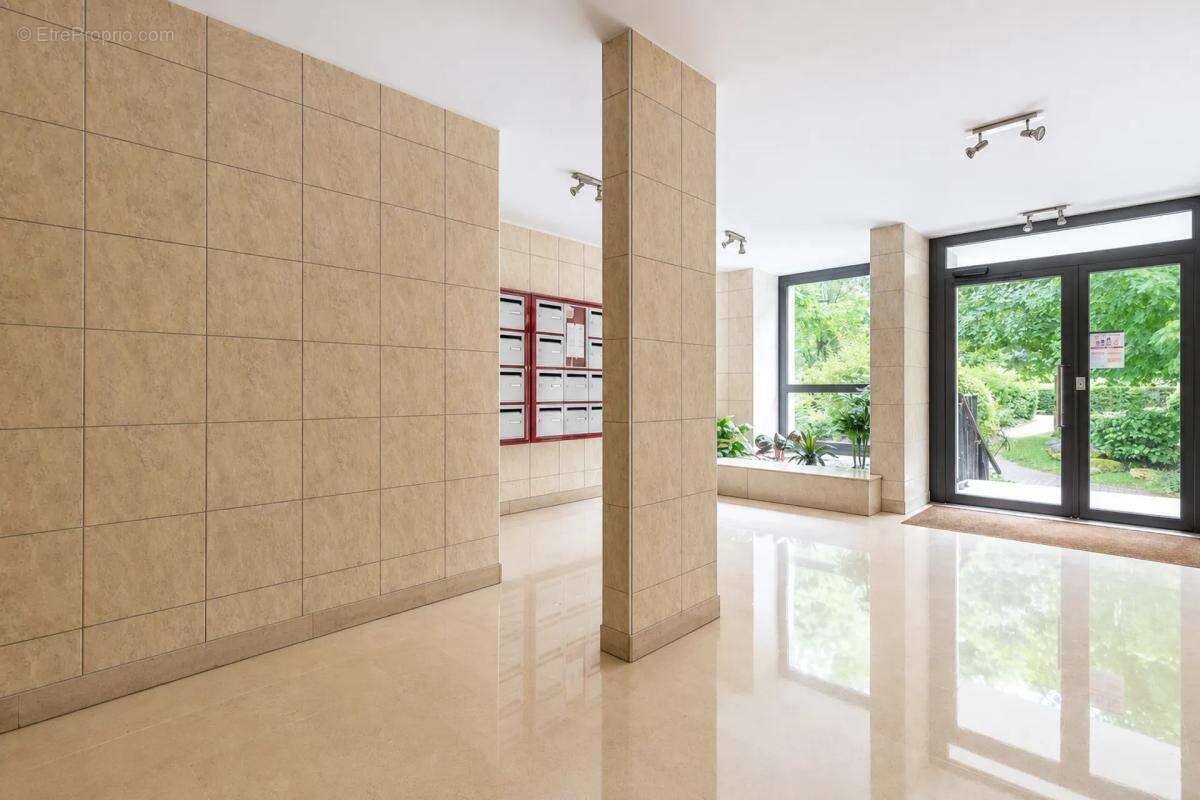 Appartement à LES CLAYES-SOUS-BOIS