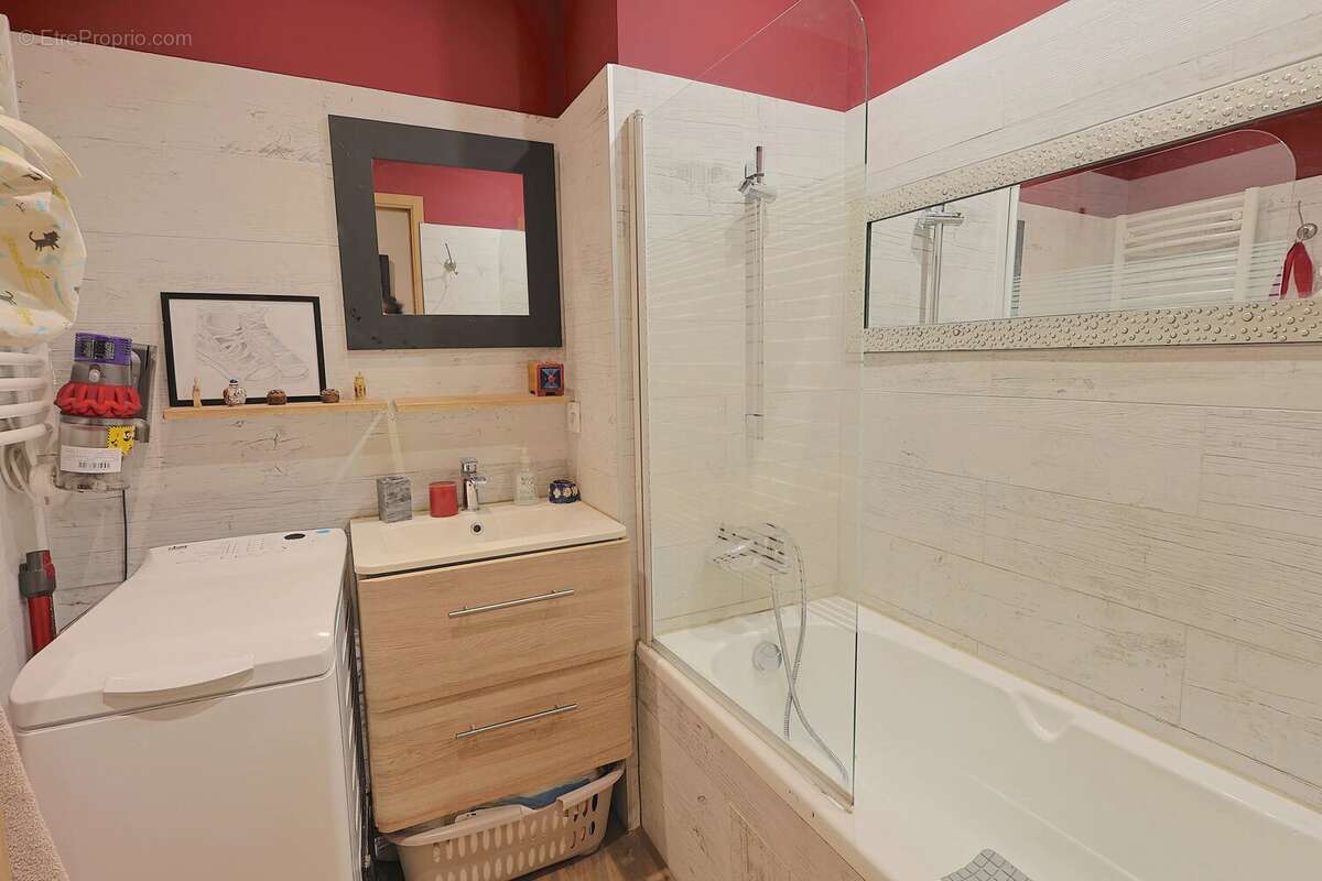Rare à la vente – Superbe 2 pièces en rez-de-jardin avec 80 m² d’extérieur dans résidence de standing avec piscine - photo 5