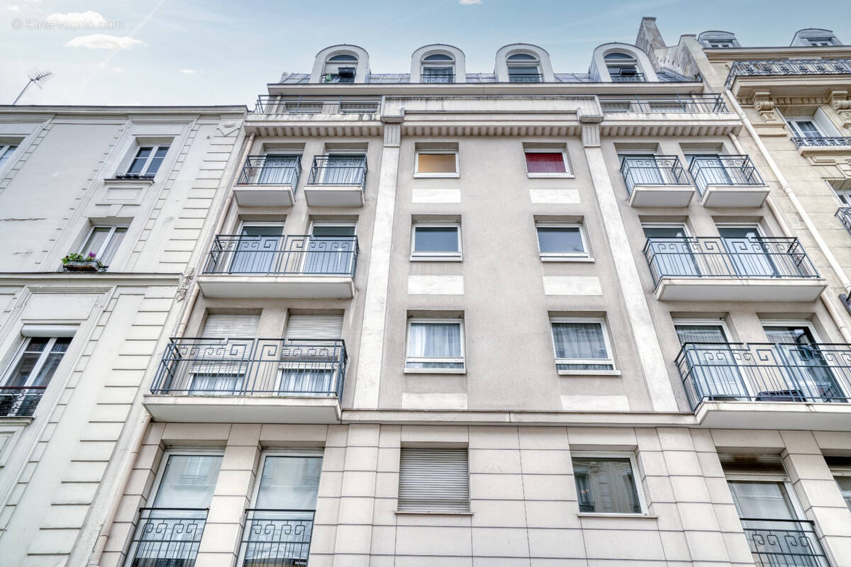 Parking à PARIS-11E