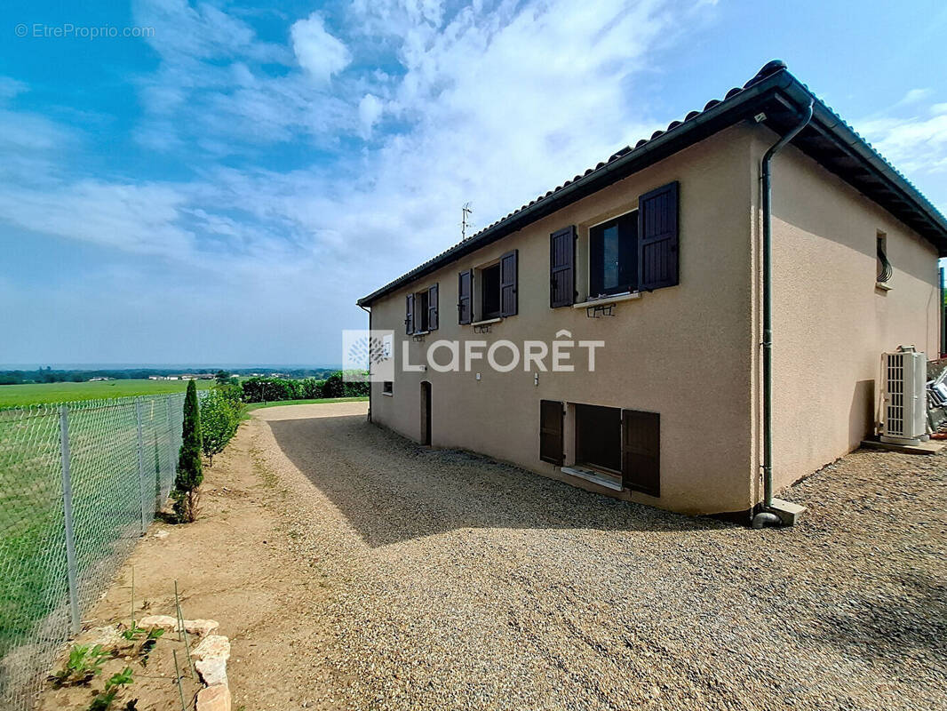 Maison à VILLIE-MORGON