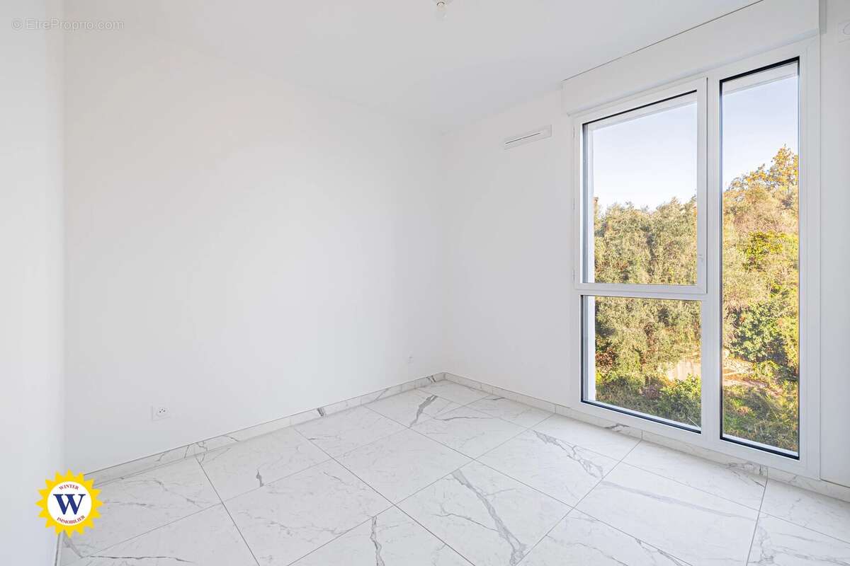 Appartement à SAINT-LAURENT-DU-VAR