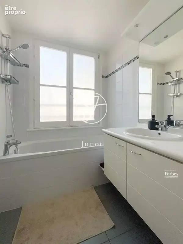 Lille - CENTRE - Appartement à vendre - 84,18m²  loi carrez - 2 chambres - Terrasse - Ascenseur - Possibilité parking - photo 14