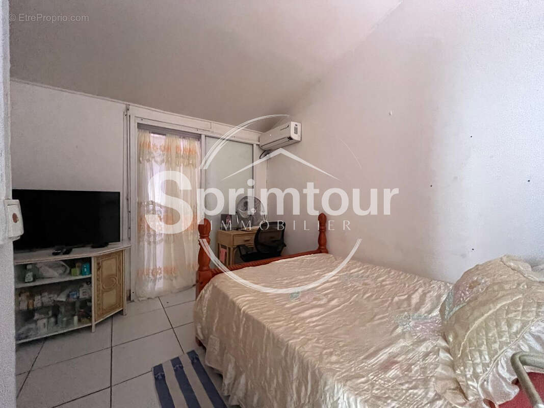 BASSE-TERRE - Maison familiale T 5 avec studio indépendant - photo 10