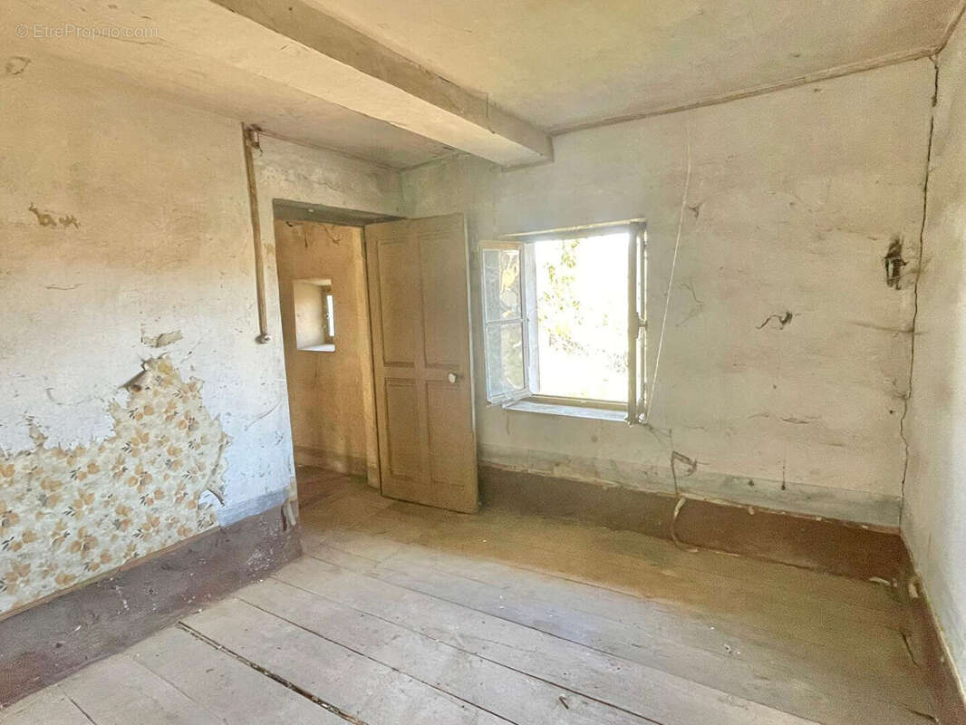 Maison de 90 m² à SAINT-CHEF (intérieur à rénover) - photo 15
