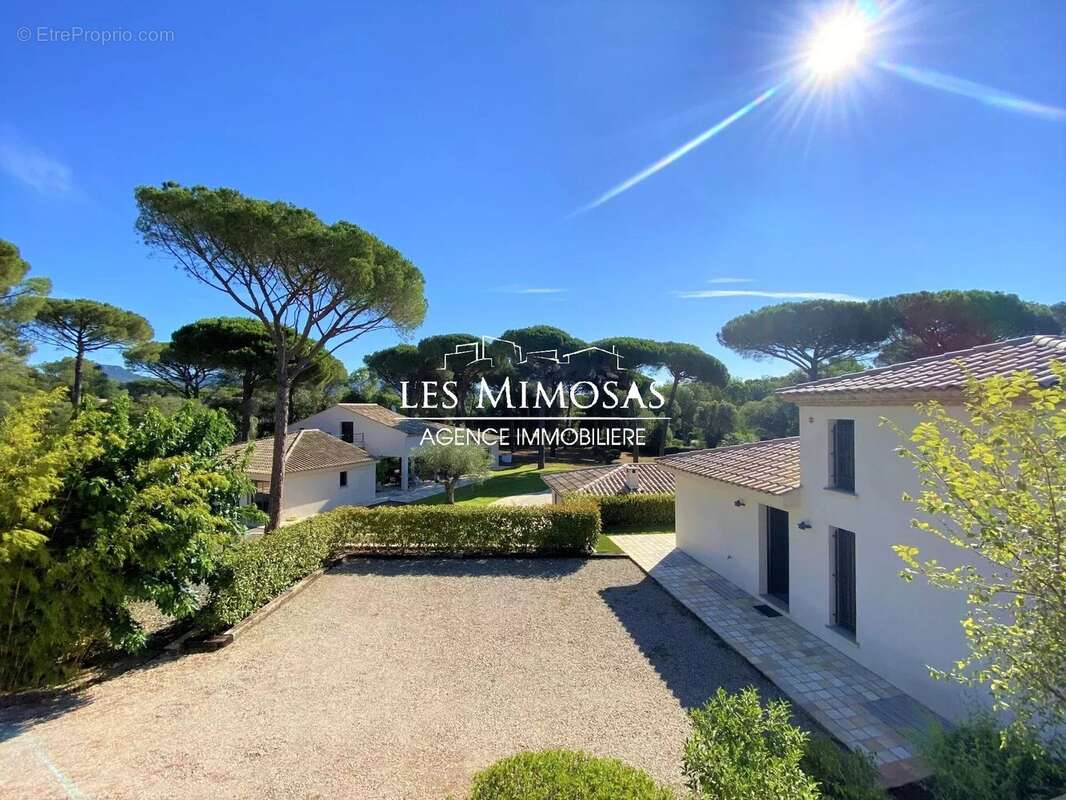 Maison à ROQUEBRUNE-SUR-ARGENS