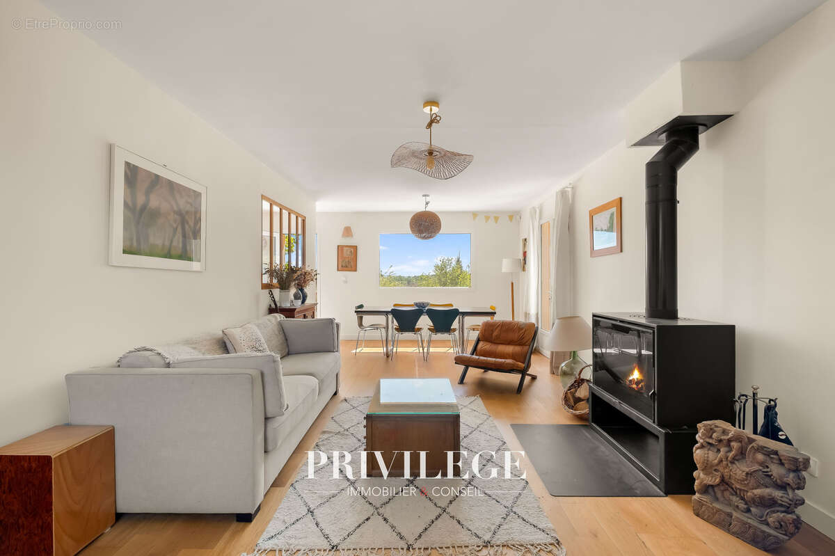 Maison à SAINT-GENIS-LES-OLLIERES