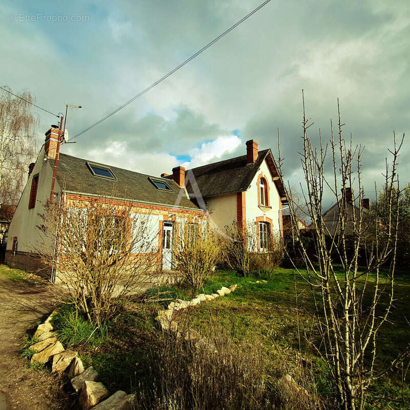 Maison à LES BORDES