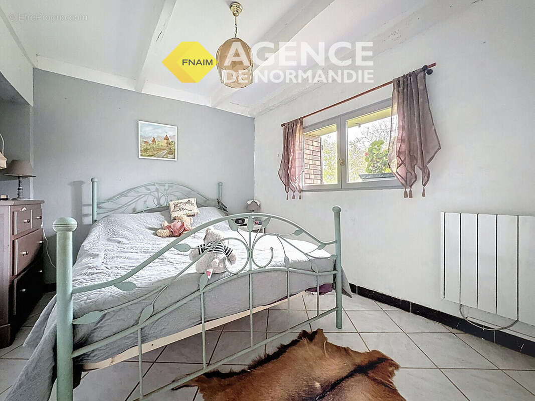 Maison à LA FERTE-FRENEL