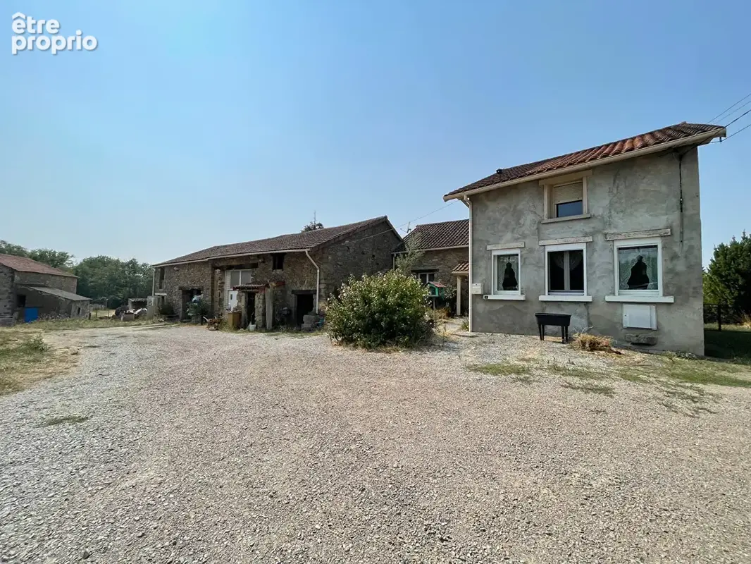 Maison et dépendances au fond d'une impasse. - photo 14