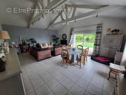 Vends maison F5 avec garage et jardin pour investissement à Terres de Bord - Maison à CRASVILLE